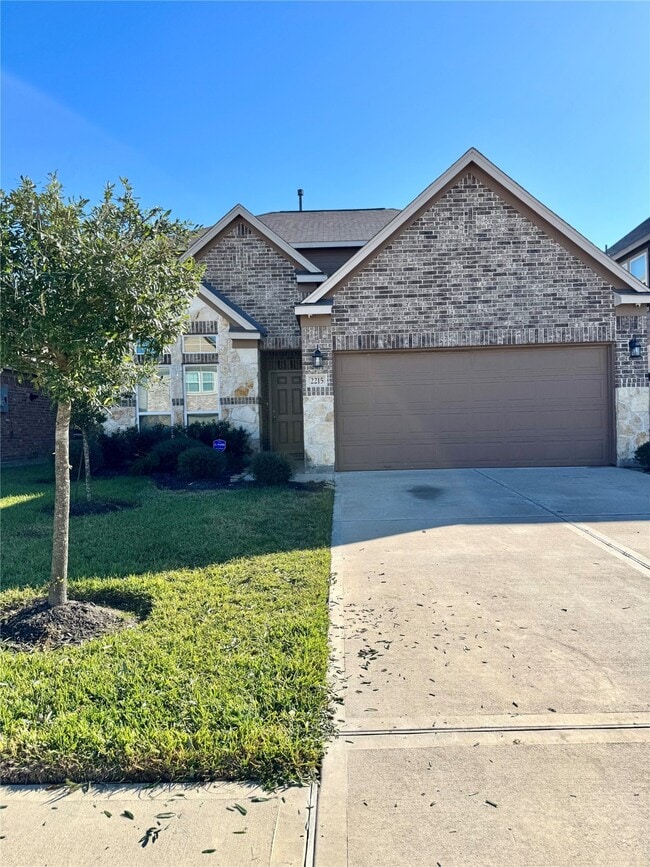 Building Photo - 2215 Hidden Embers Path