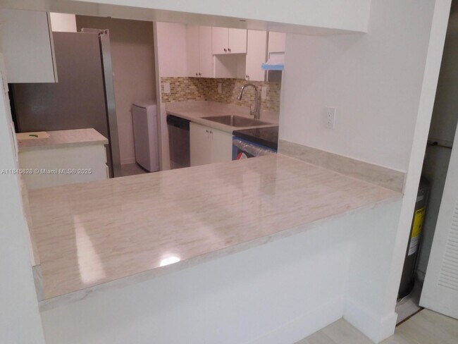 Foto del edificio - 815 NE 199th St
