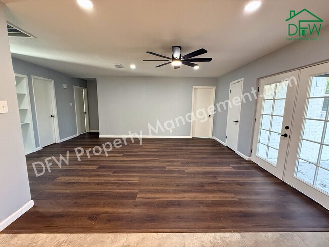 Building Photo - Beautifully Renovated 4-Bedroom Home with Large Backyard in Watauga!