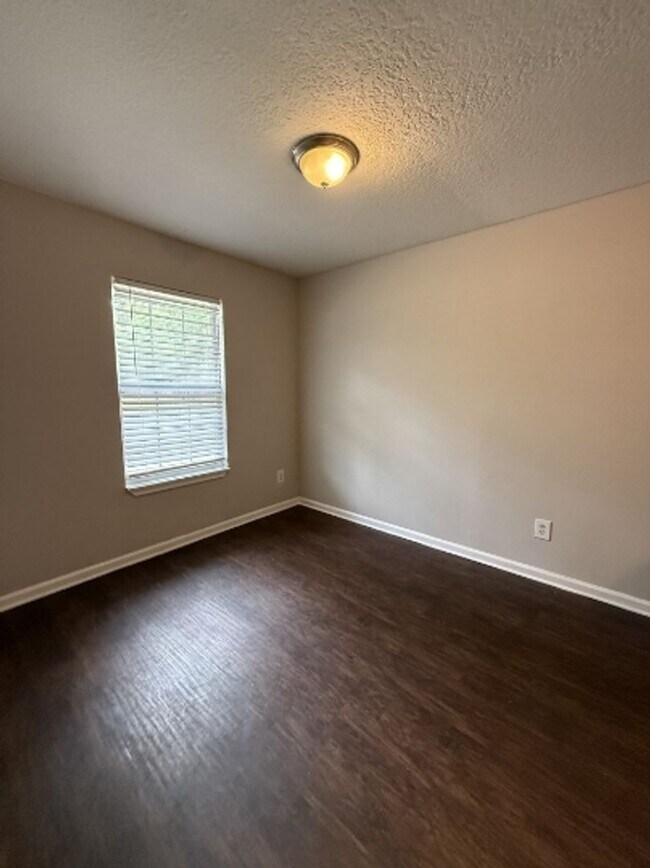 Foto del edificio - Beautiful 3 Bedroom 2 Bath House with New Kitchen