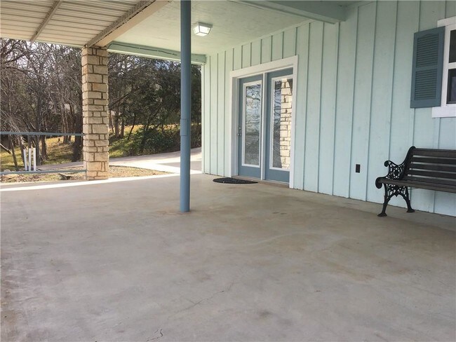 Building Photo - 4461 Lakeshore Dr