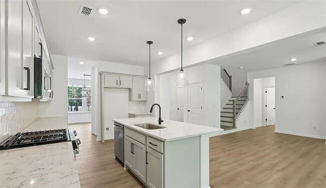 Foto del edificio - 99 Gresham Ct