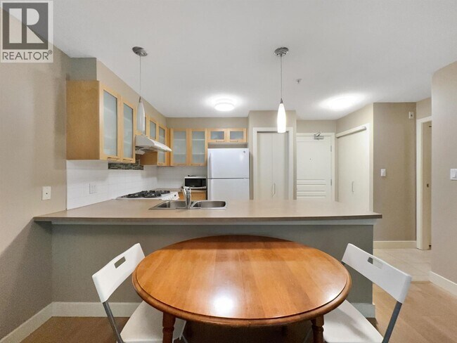 Photo du bâtiment - 9333 Alberta Rd