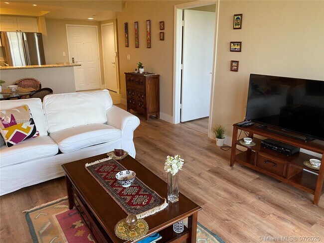 Foto del edificio - 19501 W Country Club Dr 402 Aventura Fl 33180