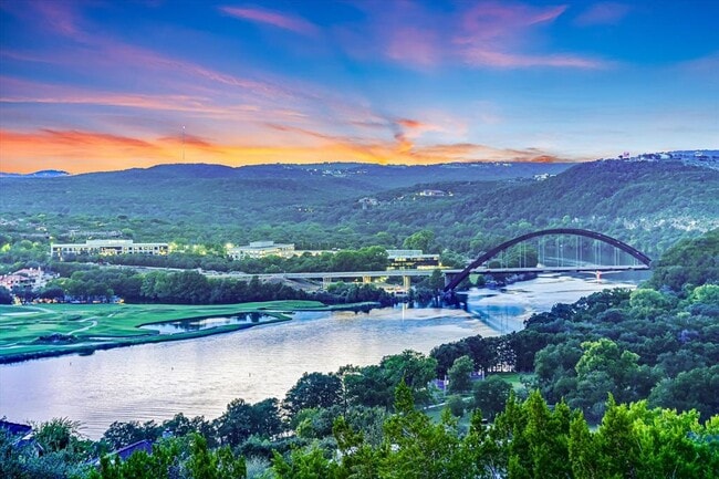 Foto del edificio - 4708 Lookout Mountain Cove