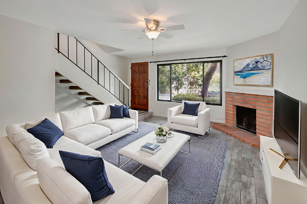 Primary Photo - Stunning Bay Ho Townhome with Resort-Style...