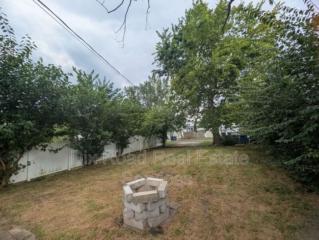 Building Photo - 914 Chelsea Ave