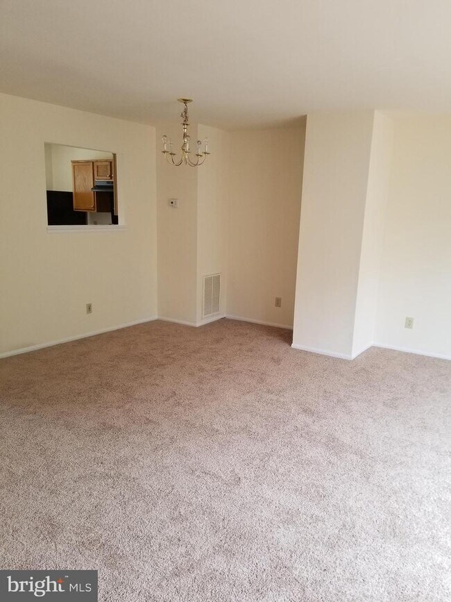Building Photo - 1102 Pinnacle Dr