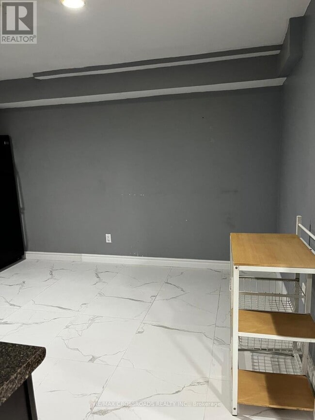 Building Photo - 44 Romulus Dr