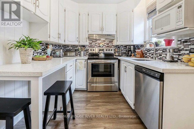 Building Photo - 409 Peel St