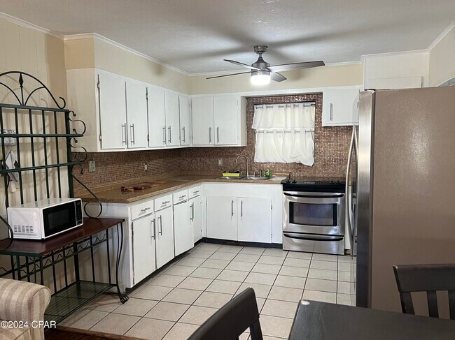 Foto del edificio - 16910 Castile Ave