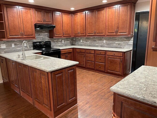 Building Photo - Large 4 Bed 3 BAth home for rent in Lakeshore - Lodi