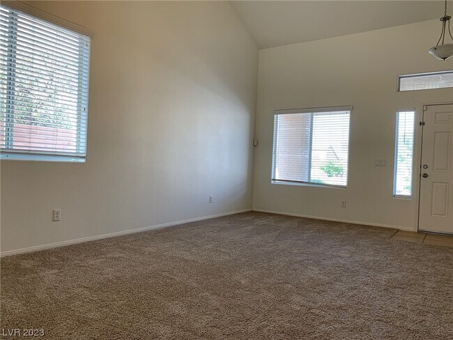 Building Photo - 6304 Sereno Springs St
