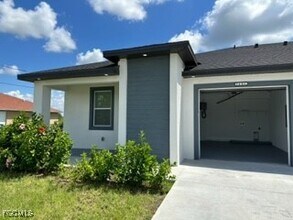 Building Photo - 2606 Sunniland Blvd