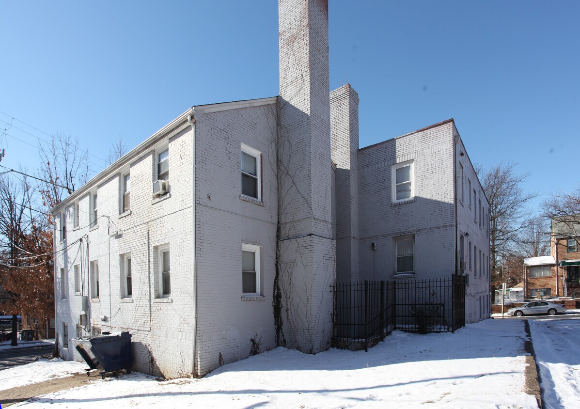 Foto del edificio - 15-17 46th Pl NE