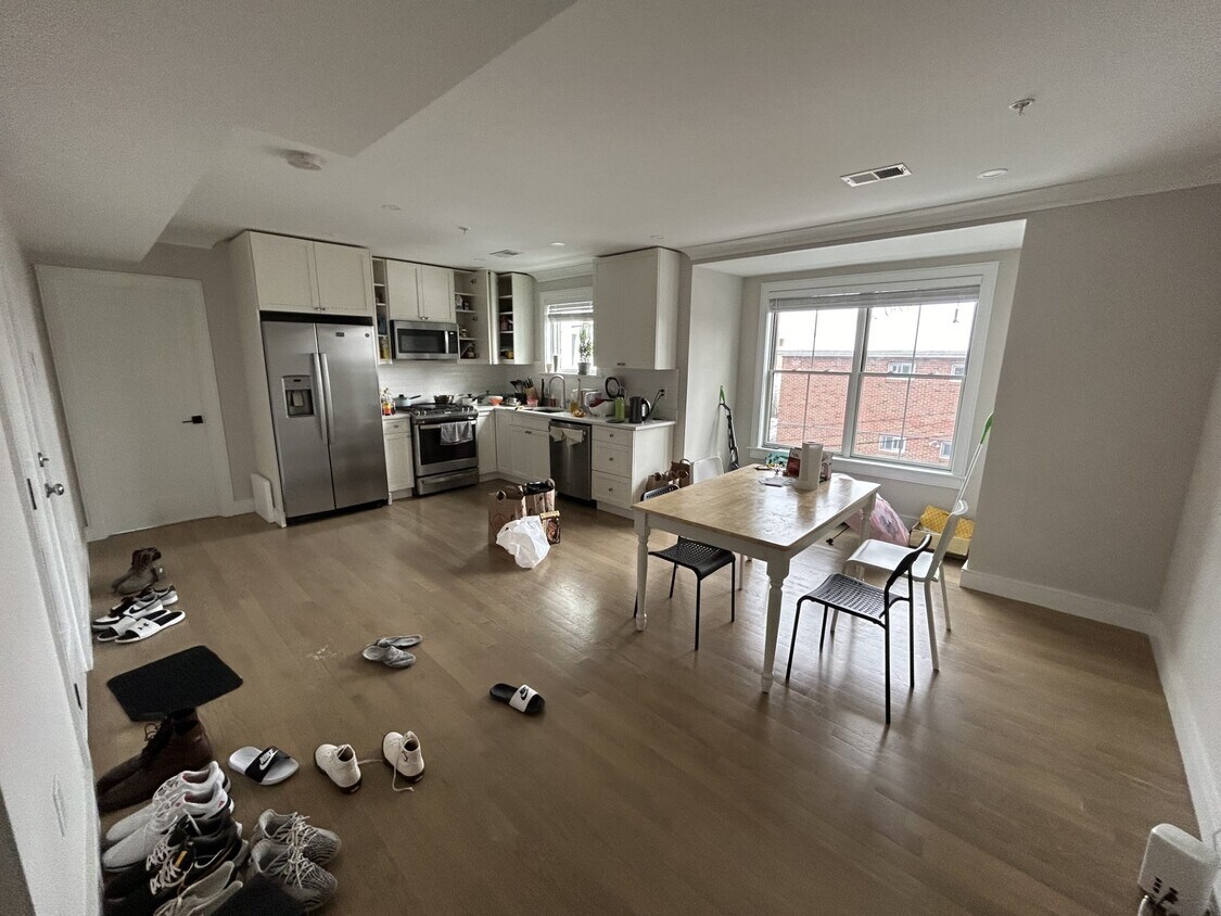 Foto principal - 8 Greylock Rd