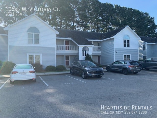 Foto principal - 105-E W Victoria Ct