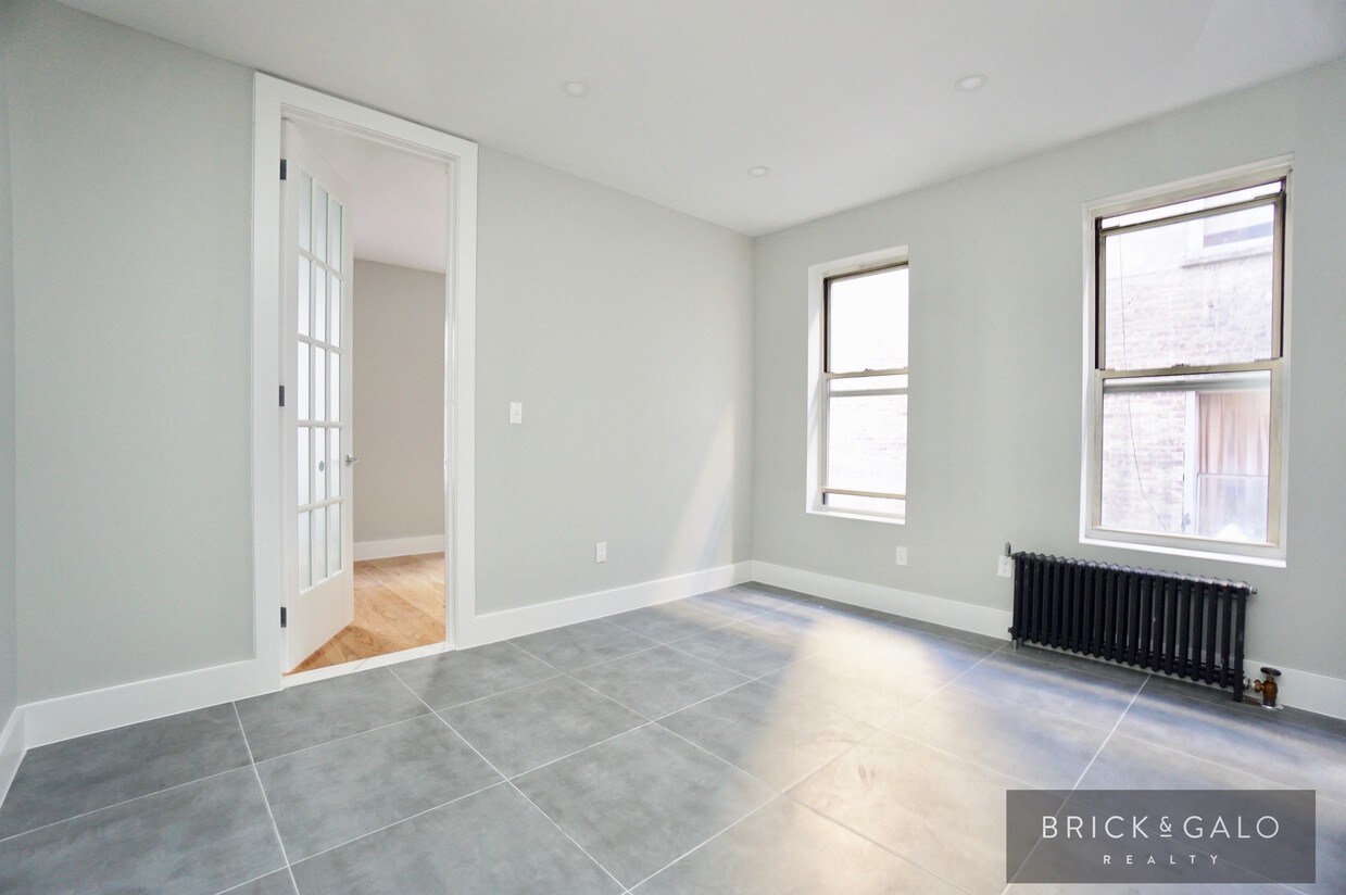 Primary Photo - 3155 Broadway