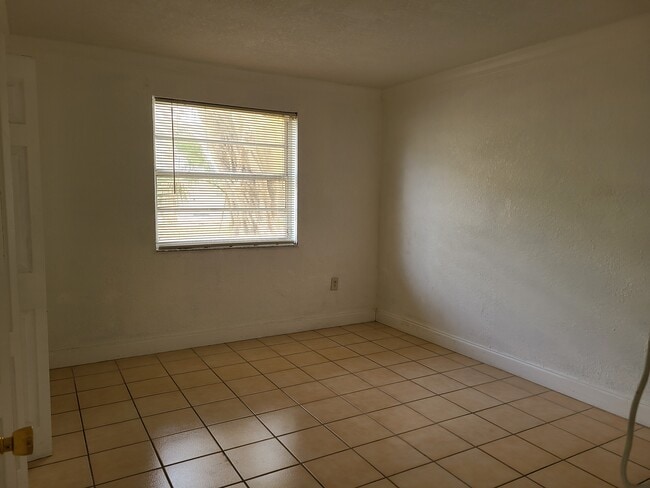 Building Photo - 17255 SW 95th Ave