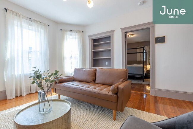 Foto del edificio - Queen room in 3-bed/1.0-bath Home