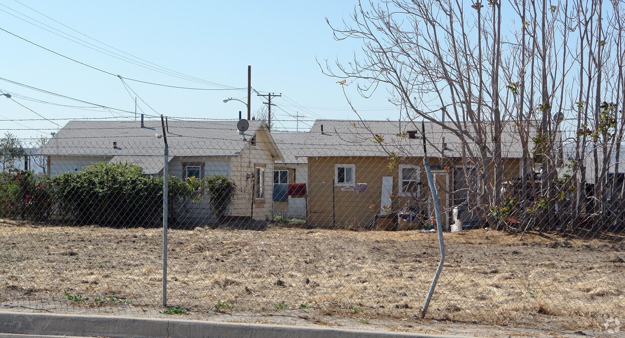 Building Photo - 170 S Pershing Ave