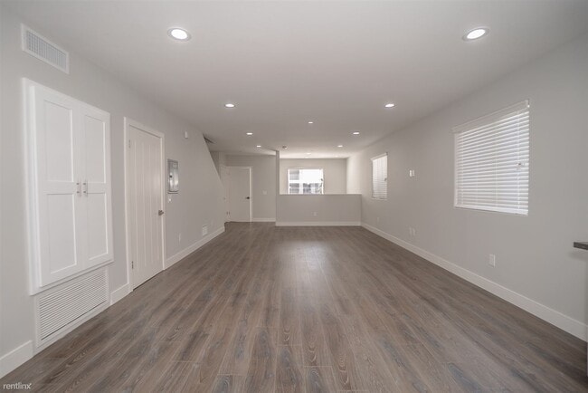 Foto del edificio - 3 br, 3.5 bath Townhome - 2631 South La Sa...