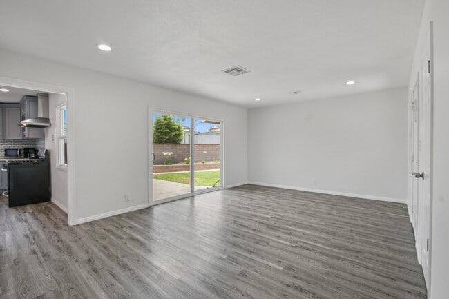 Photo - 785 N Victoria Dr (Orange, CA) House