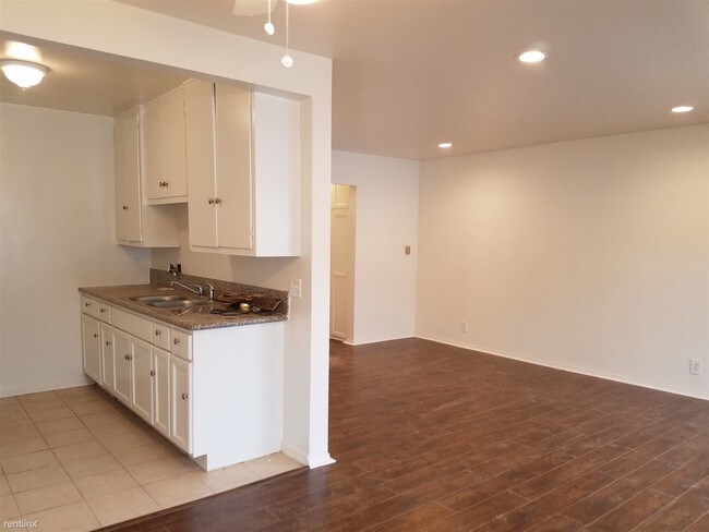 Foto del edificio - 244 S Occidental Blvd