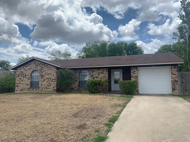 Building Photo - 2808 Persimmon Dr