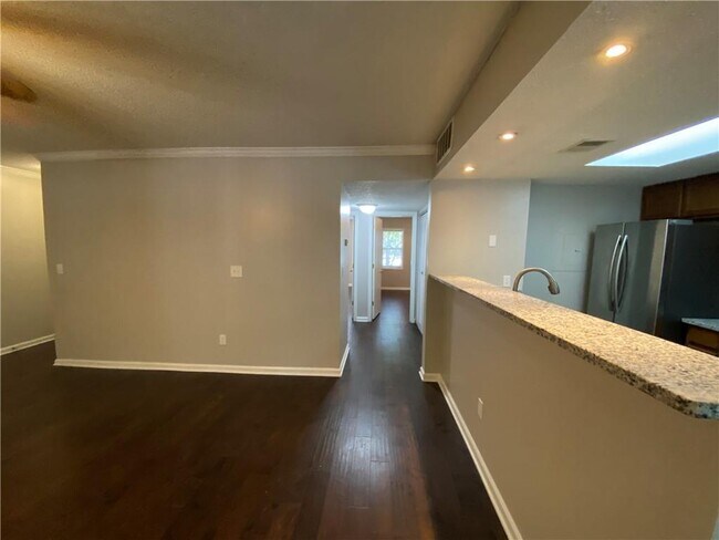 Building Photo - 5043 Brookside Ct