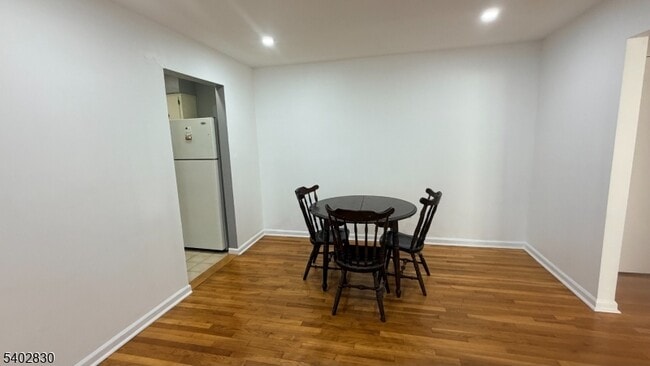 Foto del edificio - 352 Hoover Ave