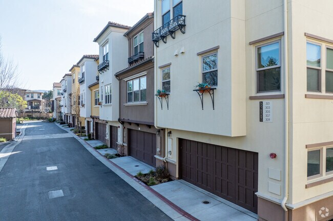 Building Photo - 2025-2065 San Luis Ave