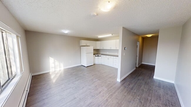 Building Photo - 9926-9105 105 Ave