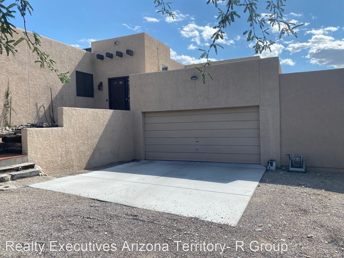 Primary Photo - 4 br, 3 bath House - 1750 E. Calle Guillermo