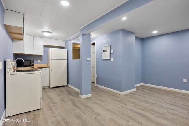 Building Photo - 339A Madison Ave