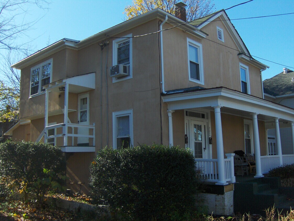 702 Graves St Unit A, Charlottesville, VA 22902 Apartments in
