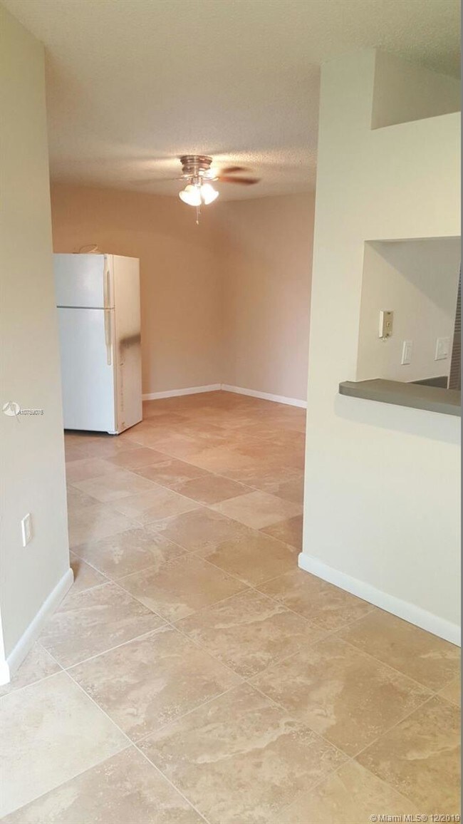 Foto del edificio - 22203 Glenmoor Dr