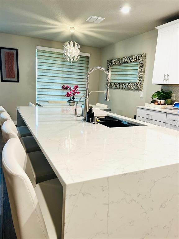 Foto del edificio - 17301 Back Bay Ct