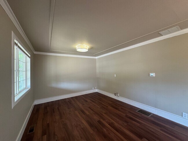 Foto del edificio - Very Nice 2 bedroom Point Defiance Cottage!