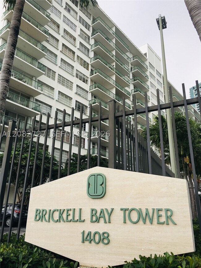 Foto del edificio - 1408 Brickell Bay Dr