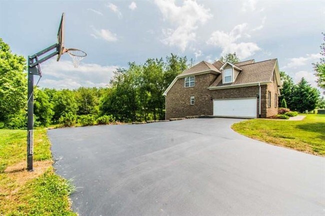 Foto del edificio - 120 Cedar Grove Ct