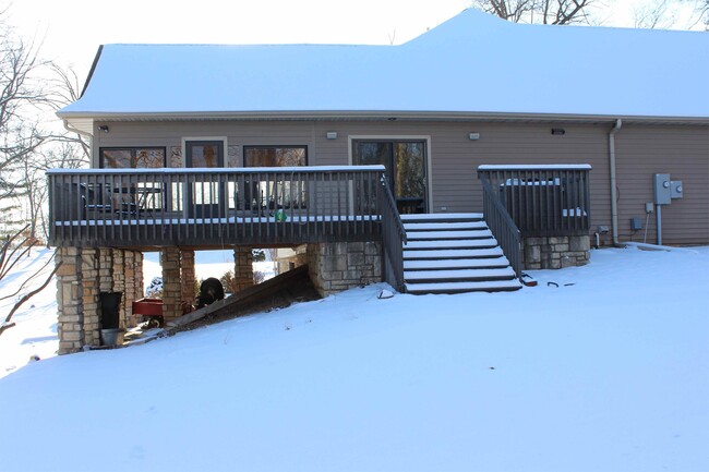Foto del edificio - 1725 Cedar Crest Dr