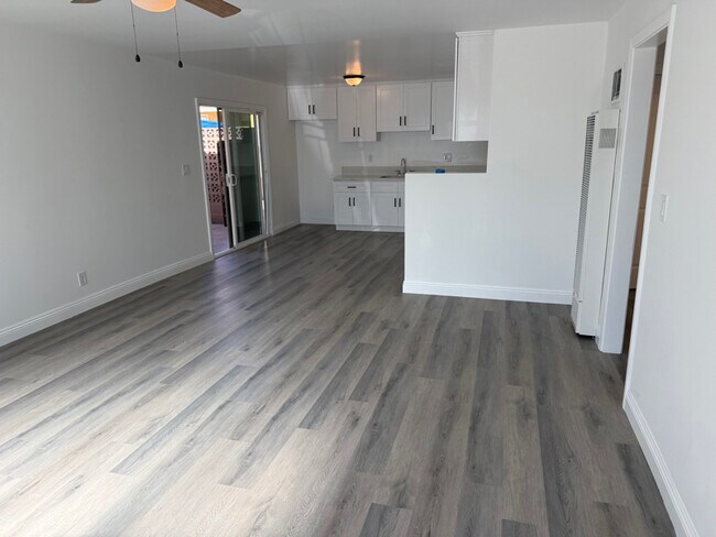 Foto del edificio - 3275 Saturn Ave