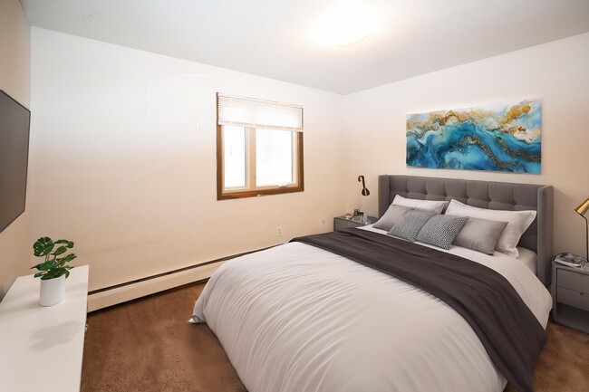 Building Photo - Meadow Park Apartments