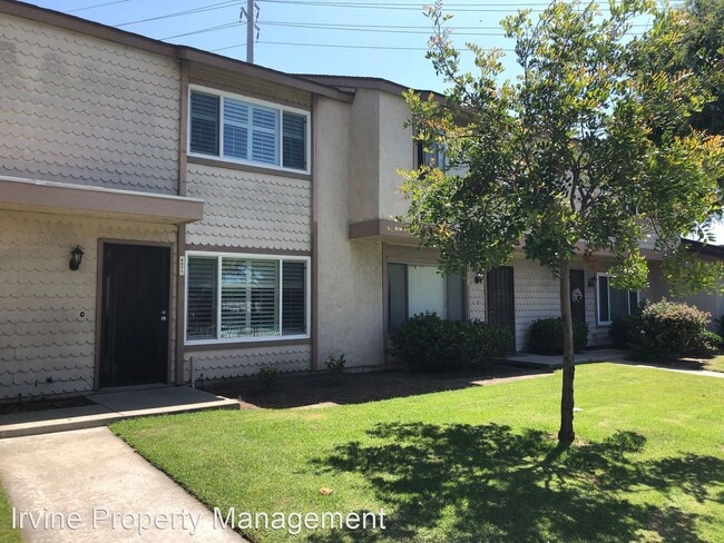 Building Photo - 2 br, 1.5 bath House - 8571 Edgebrook Dr.