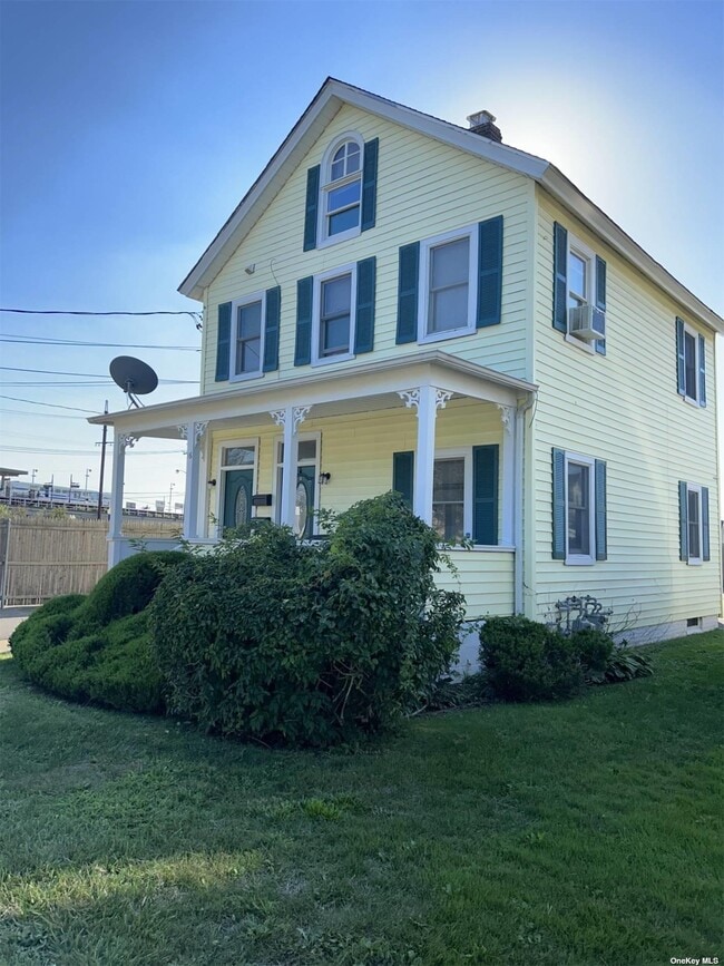 Building Photo - 16 Colt Ave