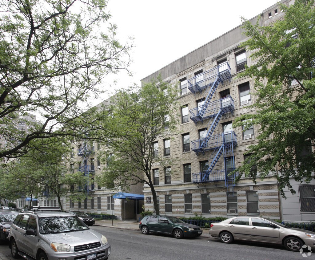 Primary Photo - 24-30 W 111th St