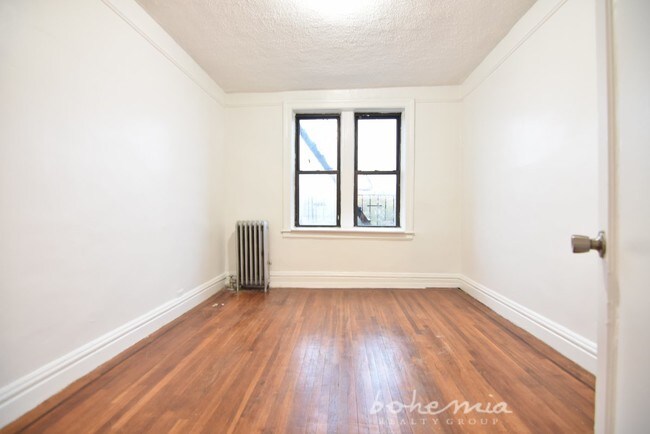 Building Photo - 2428 Matthews Ave