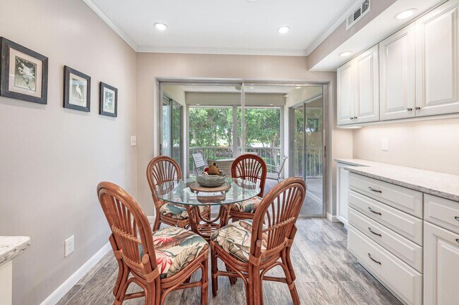 Foto del edificio - 241 Palm River Blvd