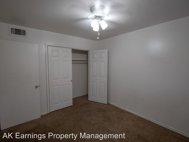 Building Photo - 303 Hardy Ave